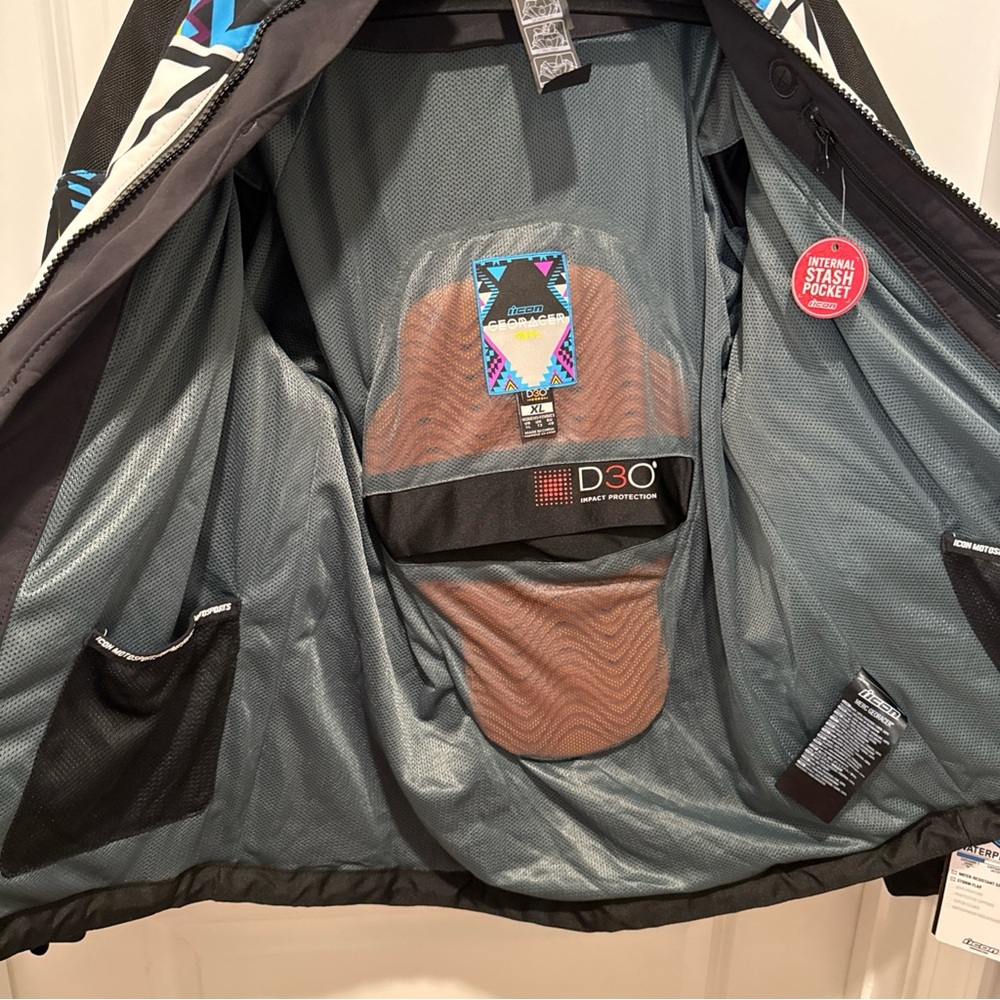 ICON Multicolor Geometric Jacket - Picture 10 of 11